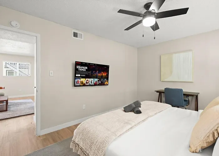 Apartment 1br Getaway With King Bed, Free Parking And Wi-fi